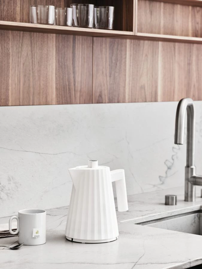 Alessi MDL06/1 Plissé Electric Water Kettle 1.0 L 4 Alessi MDL06/1 Plissé Electric Water Kettle 1.0 L - Image 2